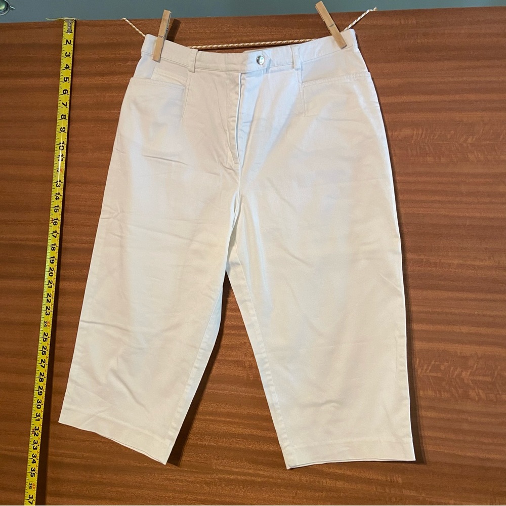 I.C.Y. by Tekport Trading. Cotton white long shorts/capris. Size 14/16 approx.